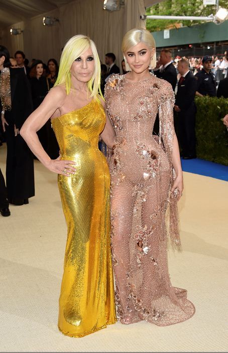 photo Met_Gala-Kylie_Jenner_LNCIMA20170501_0148_1_zpsy9rcvgip.jpg