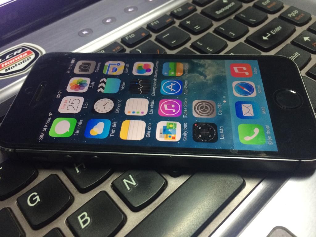 Cần bán 1 trong 2 em 5s trắng và xám quốc tế leng keng mới 99%  giá tốt - 1