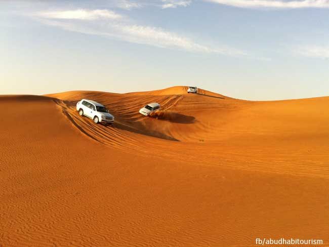 Desert safari and dune bashing Abu Dhabi cars