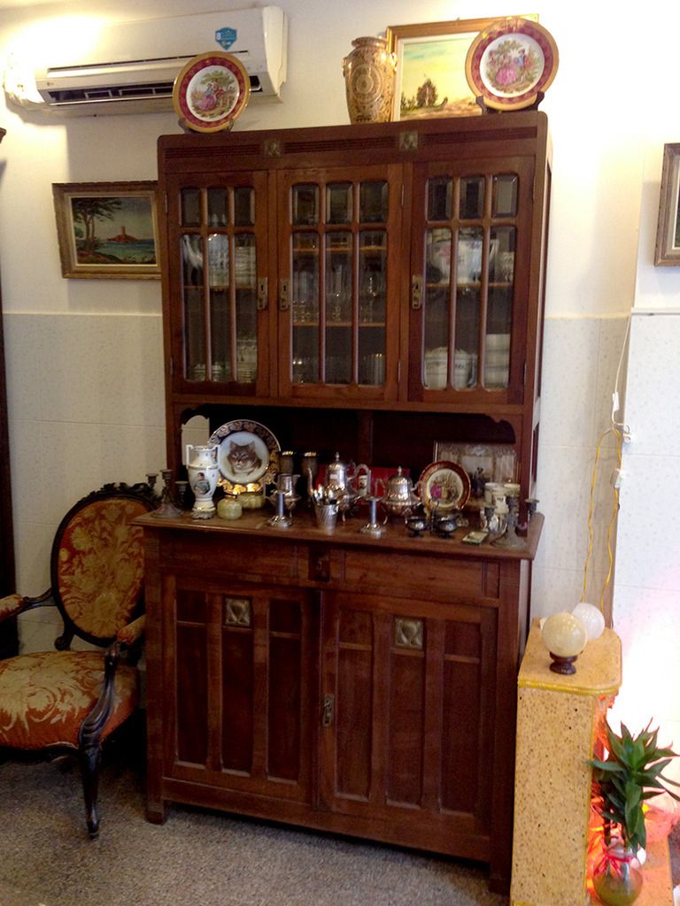 Tủ gỗ thơm xưa của Pháp 1920 - Tủ bếp để chén dĩa