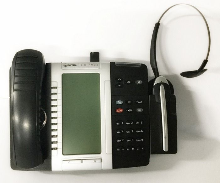 https://i1043.photobucket.com/albums/b431/safasales/mitel/Mitel%205330%20IP%20Phone%20headset%20with%20headband_zpsn0fzkns4.jpg