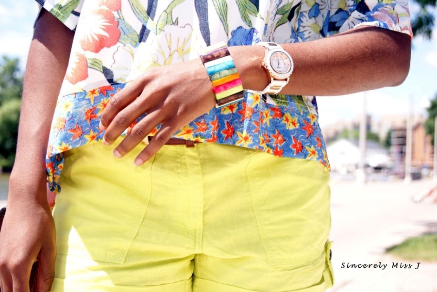 Cool watch for a colorful summer look 