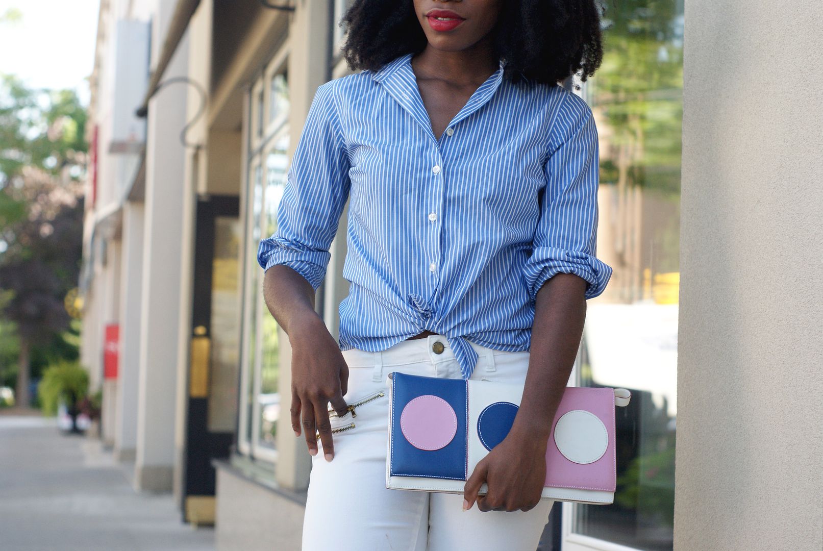 White Pants Street Style, Botton up, Genometric shape clutch, Toronto Blogger 